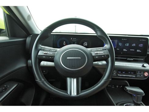 Used 2025 Hyundai Kona SEL image 9