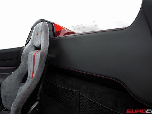 Used 2022 Ferrari F8 Tributo image 40