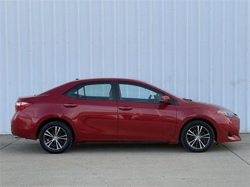 Used 2017 Toyota Corolla LE w/ LE Premium Package w/Moonroof image 3