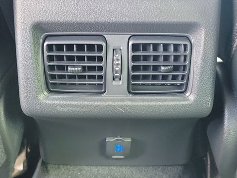 Used 2020 Toyota Camry XLE image 19