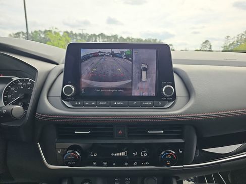 Used 2025 Nissan Rogue SV image 23