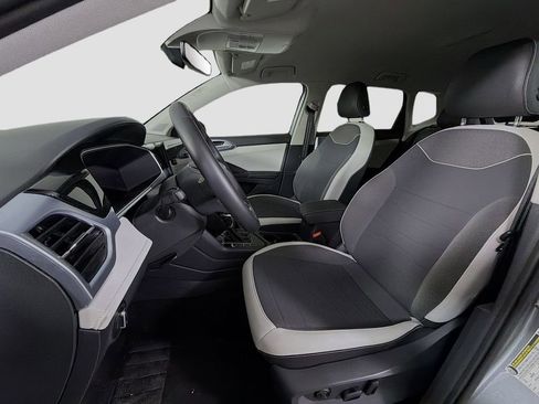 Used 2025 Volkswagen Taos SE image 13