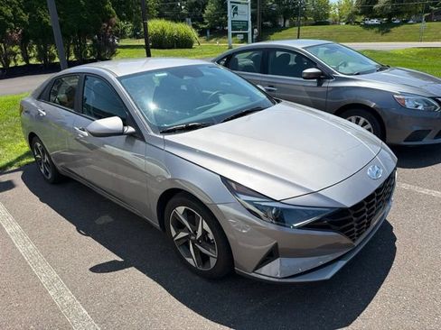 Used 2023 Hyundai Elantra SEL w/ Convenience Package FWD image 14