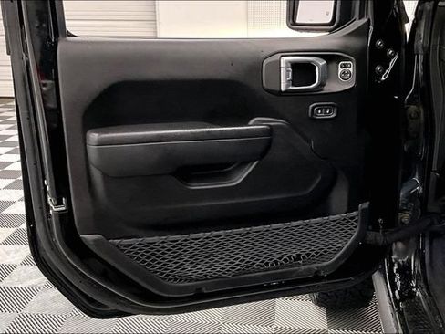 Used 2022 Jeep Wrangler Unlimited Rubicon w/ Dual Top Group AWD/4WD image 19