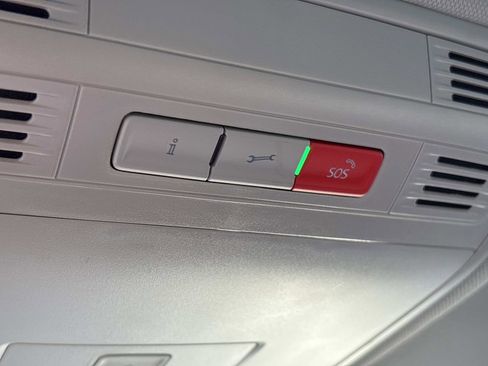 Certified 2022 Volkswagen Tiguan SE w/ Panoramic Sunroof Package image 24