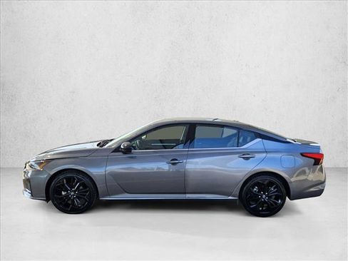Used 2024 Nissan Altima 2.5 SR FWD image 8