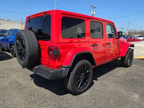 Used 2025 Jeep Wrangler Unlimited Sahara w/ Safety Group image 4