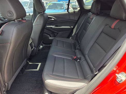 Used 2024 Chevrolet Trax RS w/ Sunroof Package FWD image 7