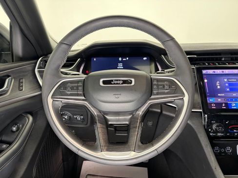 Used 2024 Jeep Grand Cherokee Limited w/ Black Appearance Package image 13