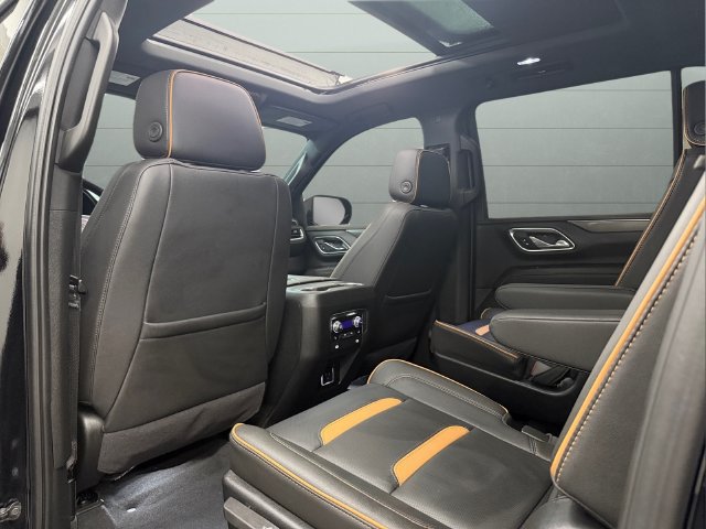 Used 2024 GMC Yukon XL AT4 w/ Technology Package AWD/4WD image 29