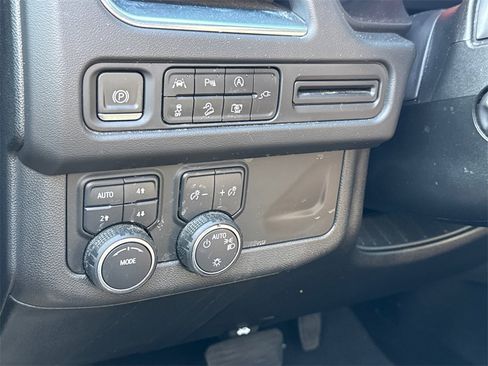 Used 2022 Chevrolet Tahoe Z71 w/ Luxury Package image 12