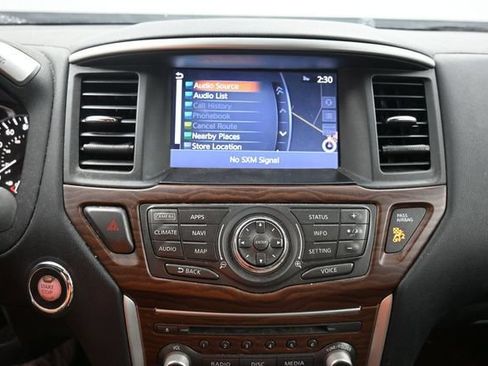 Used 2017 Nissan Pathfinder Platinum w/ Family Entertainment Package AWD/4WD image 11