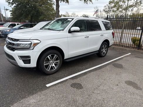 Used 2024 Ford Expedition Limited image 4