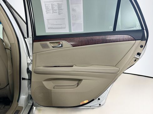 Used 2012 Toyota Avalon Limited image 31