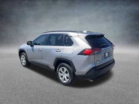 Used 2019 Toyota RAV4 LE AWD/4WD image 3