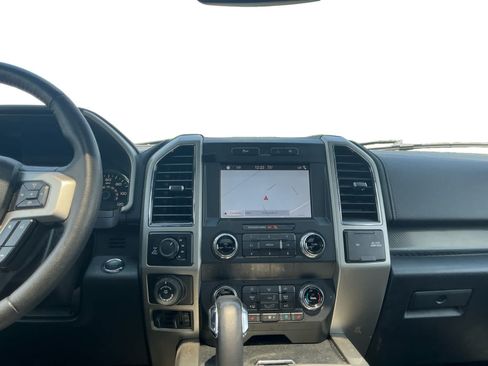 Used 2019 Ford F150 Lariat w/ Equipment Group 502A Luxury AWD/4WD image 11