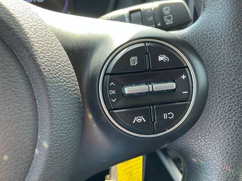 Used 2025 Kia Soul LX w/ LX Technology Package FWD image 33