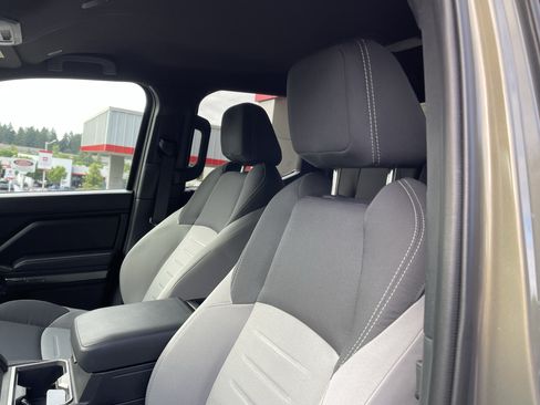 Certified 2025 Toyota Tacoma TRD Off-Road AWD/4WD image 18