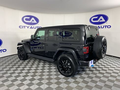 Used 2021 Jeep Wrangler Unlimited Sahara AWD/4WD image 5