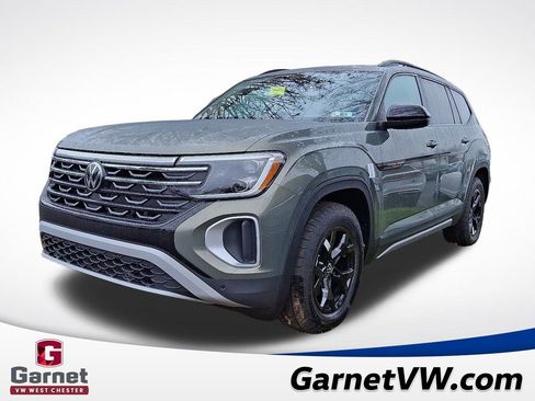 New 2026 Volkswagen Atlas Peak Edition image 2