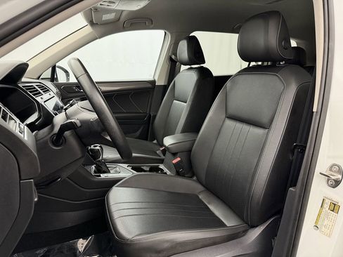 Used 2023 Volkswagen Tiguan SE FWD image 7