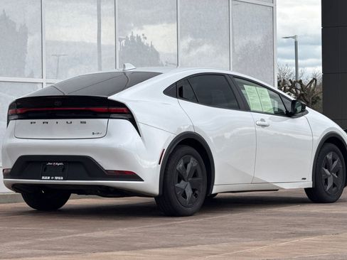 Certified 2025 Toyota Prius LE image 4