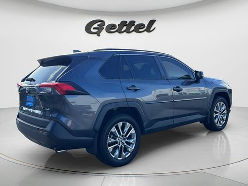 Used 2020 Toyota RAV4 XLE Premium FWD image 5