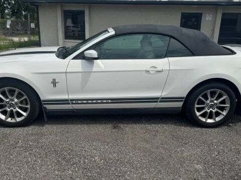 Used 2010 Ford Mustang Premium RWD image 3