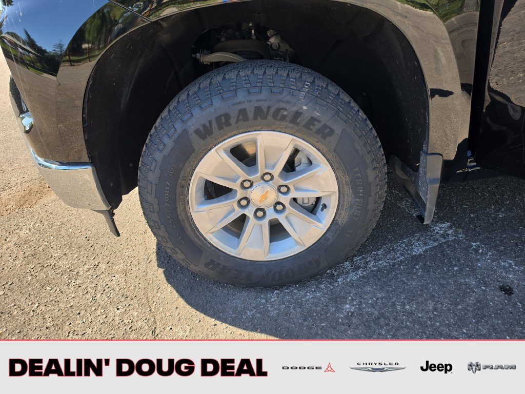 Used 2025 Chevrolet Silverado 1500 LT AWD/4WD image 27