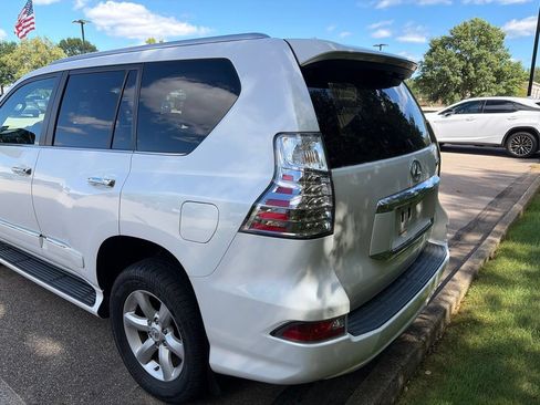 Used 2015 Lexus GX 460 w/ Navigation Package AWD/4WD image 8