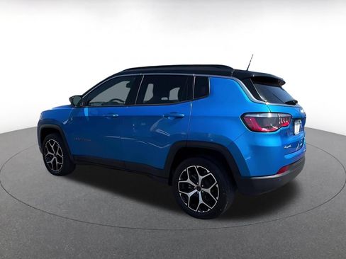 Used 2025 Jeep Compass Limited AWD/4WD image 10