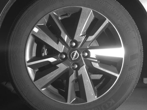 Used 2025 Nissan Versa SV image 12