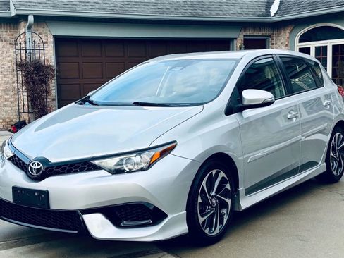 Used 2017 Toyota Corolla iM image 1