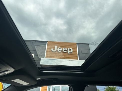 Used 2019 Jeep Grand Cherokee Limited AWD/4WD image 37