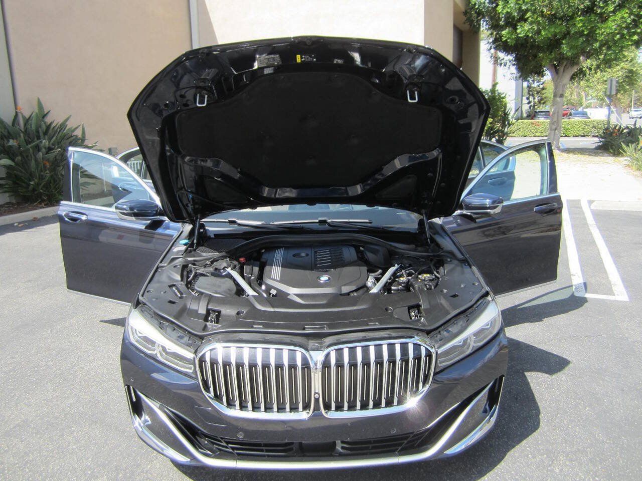 Used 2020 BMW 740i w/ Premium Package RWD image 13