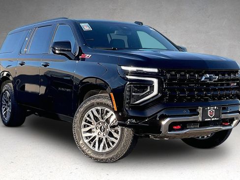 Used 2025 Chevrolet Suburban Z71 image 2