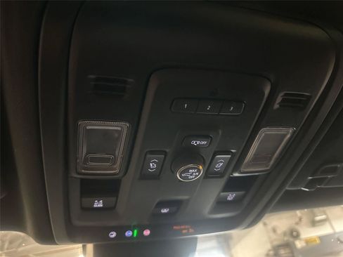 Used 2023 GMC Yukon XL SLT w/ SLT Premium Package AWD/4WD image 35