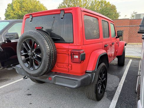 Used 2025 Jeep Wrangler Unlimited Sahara w/ Safety Group AWD/4WD image 3