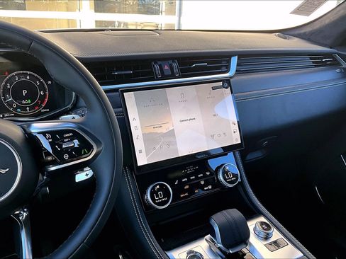 New 2026 Jaguar F-PACE R-Dynamic S image 7