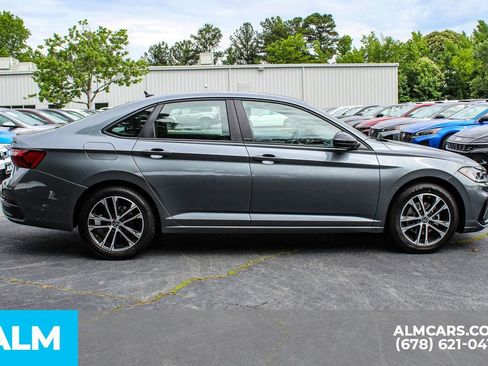 Used 2025 Volkswagen Jetta Sport FWD image 9