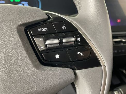 Used 2024 Kia Niro EX FWD image 8