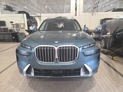 Certified 2024 BMW X7 xDrive40i w/ Premium Package AWD/4WD image 2