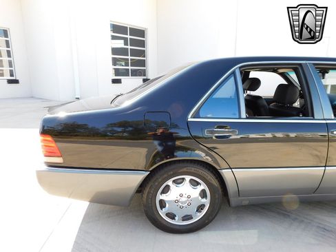 Used 1992 Mercedes-Benz 300 SE image 11
