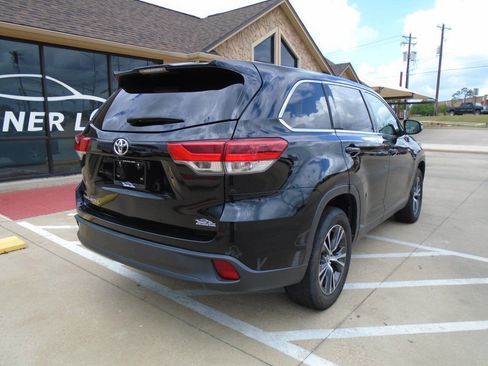 Used 2019 Toyota Highlander LE image 8