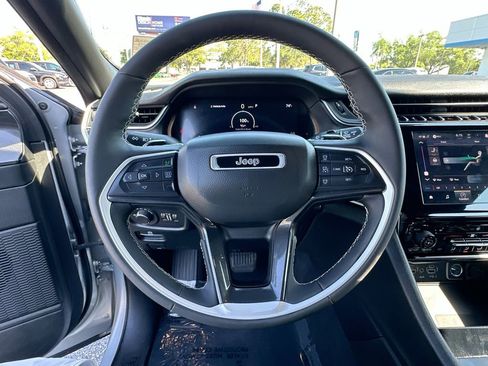 Used 2023 Jeep Grand Cherokee L Laredo AWD/4WD image 11