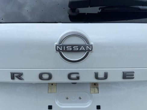 Used 2025 Nissan Rogue SV AWD/4WD image 12