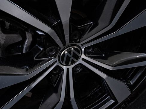 Used 2025 Volkswagen Atlas SEL Premium R-Line image 8