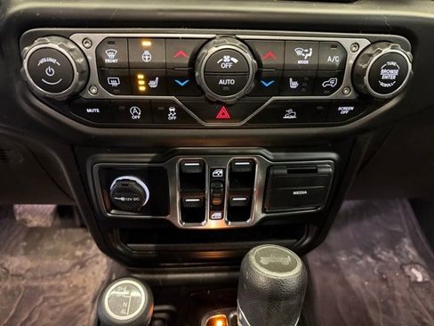 Used 2021 Jeep Wrangler Unlimited Sport image 18