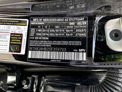 Used 2025 Mercedes-Benz GLC 300 4MATIC image 9