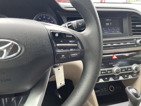 Used 2020 Hyundai Elantra SE FWD image 18